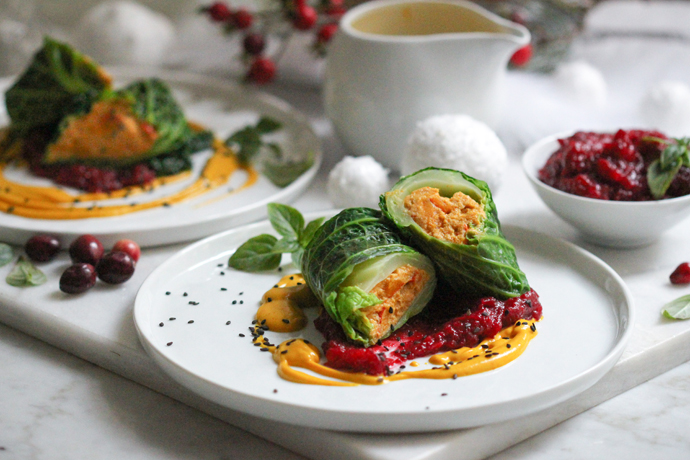 Wirsingrouladen mit Cranberr-Chutney und Kürbissoße