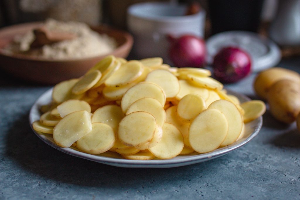 Kartoffeln fein aufgehobelt